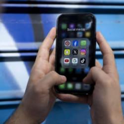 Meşgul edilen gençlik dijital kandırılmışlık