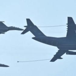 Çin jetleri ihtilaflı denizin üstünde uçtu