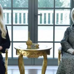 Emine Erdoğan, KKTC Cumhurbaşkanı'nın eşi Nilden Bektaş Erh&uuml;rman ile g&ouml;r&uuml;şt&uuml;