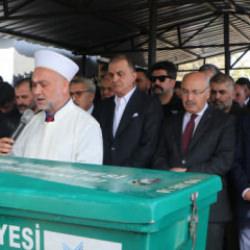 AK Parti Sözcüsü Çelik, dayısının cenaze törenine katıldı