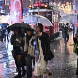 AKOM'dan İstanbullulara uyarı: Bu gece başlıyor, 5 g&uuml;n s&uuml;recek