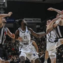 Şehitlerimizin unutulmadığı maçta Beşiktaş'tan muhteşem zafer