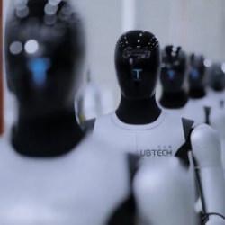 Çin robotta çığır atladı! Kendi kendilerini şarj ediyorlar...