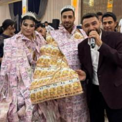 D&uuml;ğ&uuml;nde gelin ve damada paradan yelek giydirip, ta&ccedil; taktılar