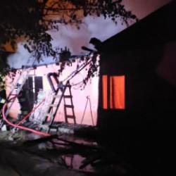 Erzincan'da korkutan yangın! Mahsur kalan 2'si &ccedil;ocuk 4 kişi kurtarıldı