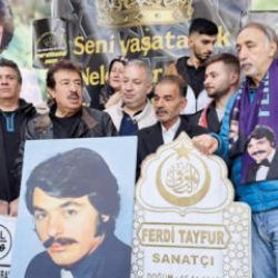 Ferdi Tayfur 80. yaşında mezarı başında dualarla anıldı