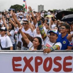 Filipinler'de yolsuzluk skandalı! On binler sokağa döküldü! 