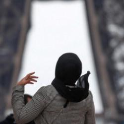 Fransız vekilden baş&ouml;rt&uuml;s&uuml; a&ccedil;ıklaması: "M&uuml;sl&uuml;manlara olumsuz mesaj veriyor"