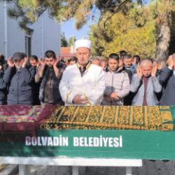 Gıda zehirlenmesi ş&uuml;phesiyle &ouml;len anne ile 2 &ccedil;ocuğu toprağa verildi