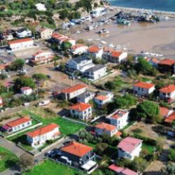 İzmir'de yine sağanak yine aynı manzara: Cadde ve sokaklar suyla doldu!