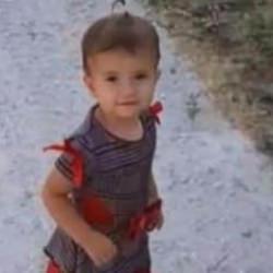 2 yaşındaki kız, babasının kullandığı trakt&ouml;r&uuml;n altında can verdi