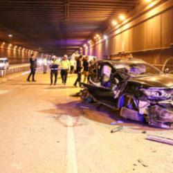 Karşı şeride ge&ccedil;erek panelvana &ccedil;arpan cipteki 2 kişi hayatını kaybetti