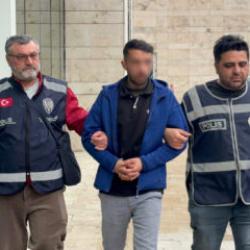 Kız kardeşinin boğazına bı&ccedil;ak dayayan kasap tutuklandı