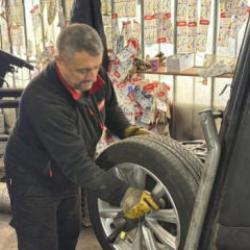 Lastikçilerde son gün yoğunluğu