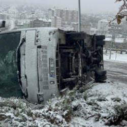 Nevşehir'de işçi taşıyan midibüs devrildi: Çok sayıda yaralı var!