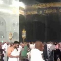 Mekke'de etkili olan sağanak Kabe'de görüntülendi