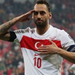 Milli maçta şehitler unutulmadı! Yıldız futbolcudan asker selamı