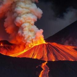 Japonya'da Sakurajima Yanardağı'nda patlama meydana geldi