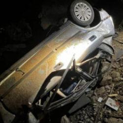 Otomobil 200 metre y&uuml;kseklikten vadiye u&ccedil;tu