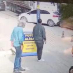 Pendik'te tır s&uuml;r&uuml;c&uuml;s&uuml;, direksiyon başında uyudu: 5 araca birden &ccedil;arptı