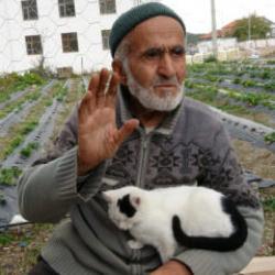 Bahçesindeki ürünleri hibe eden İbrahim dede: "Hepsinin hayır duasını almak bana yetiyor"