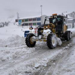 Sivas'ta yoğun kar yağışı: Onlarca yerleşim yerine ulaşım kapandı
