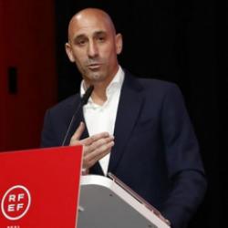 Skandala imza atıp hüküm giyen federasyon başkanına yumruklu saldırı