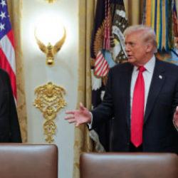 Son dakika... Beyaz Saray'da tarihi gün! ABD Şam'a Sezar yaptırımlarını durdurdu!