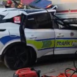 Son dakika haberi: Polis aracı tıra &ccedil;arptı! Acı haber geldi! 