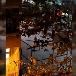 Sultangazi'de gen&ccedil;ler parkta birbirlerine acımasızca saldırdı