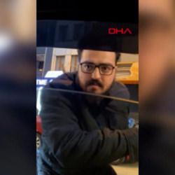 Taksiciyle motosikletli arasında şerit tartışması!