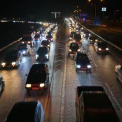 Tatil bitti, d&ouml;n&uuml;ş başladı: 43 ilin ge&ccedil;iş noktasında trafik yoğunluğu arttı