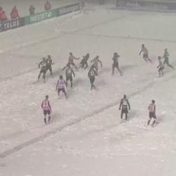 Tekrar tekrar izlemelik! Kar yağışı altında röveşata golü