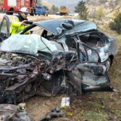 Bolu'da feci kaza! Kamyon adeta biçti geçti