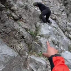  Y&uuml;r&uuml;y&uuml;şe &ccedil;ıktıkları dağda mahsur kaldılar, yardımlarına JAK ve AFAD ekibi yetişti