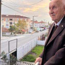 85 yaşındaki Mustafa Hoca, &Ouml;ğretmenler G&uuml;n&uuml;'n&uuml; ilk g&uuml;nk&uuml; heyecanla bekliyor