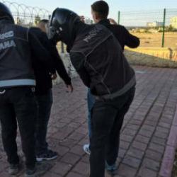 Adana'da uyuşturucu kullanan 20 kişi g&ouml;zaltına alındı