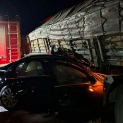 Afyonkarahisar'da TIR ile otomobil &ccedil;arpıştı: 2 &ouml;l&uuml;, 2 yaralı