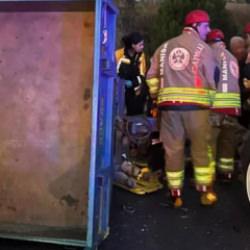 Akhisar'da zincirleme kaza: 2 &ouml;l&uuml;, 1'i ağır 7 yaralı