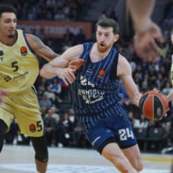 Anadolu Efes, Barcelona'yı 1 sayıyla yıktı