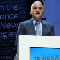 Bakan Ersoy: 64 milyar dolar gelire emin adımlarla ilerliyoruz