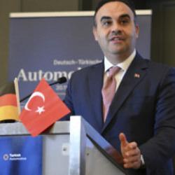Bakan Kacır'dan Alman otomotiv devlerine Türkiye'ye yatırım çağrısı