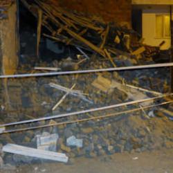 Balıkesir'de metruk bina &ccedil;&ouml;kt&uuml;