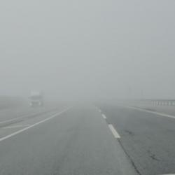 Bitlis'te yoğun sis etkili oldu: G&ouml;r&uuml;ş mesafesi sıfıra d&uuml;şt&uuml;