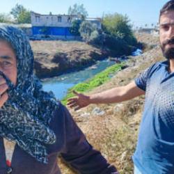 CHP&rsquo;li belediyenin kapatılmayan atık su deresi vatandaşı perişan ediyor