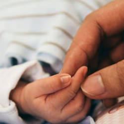 Doğum izninde yeni d&uuml;zenleme: S&uuml;re uzuyor, ebeveynlere ortak hak geliyor