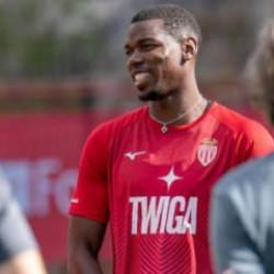 Efsane futbolcu 3 yıl aranın ardından sahalara dönüyor