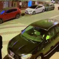 Esenyurt'ta sokaktaki 2 kişiye silahlı saldırı