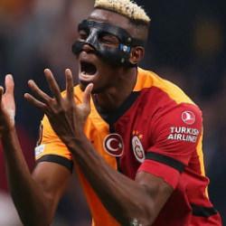 Galatasaray'a kötü haber! Sakatlanan Osimhen gözyaşlarını tutamadı