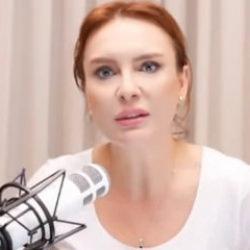 Gazeteci Bahar Feyzan'dan deprem b&ouml;lgesindeki konutlara &ouml;vg&uuml;, muhalefete uyarı